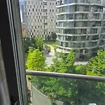 2 Bed Apartment Central London Canary Wharf