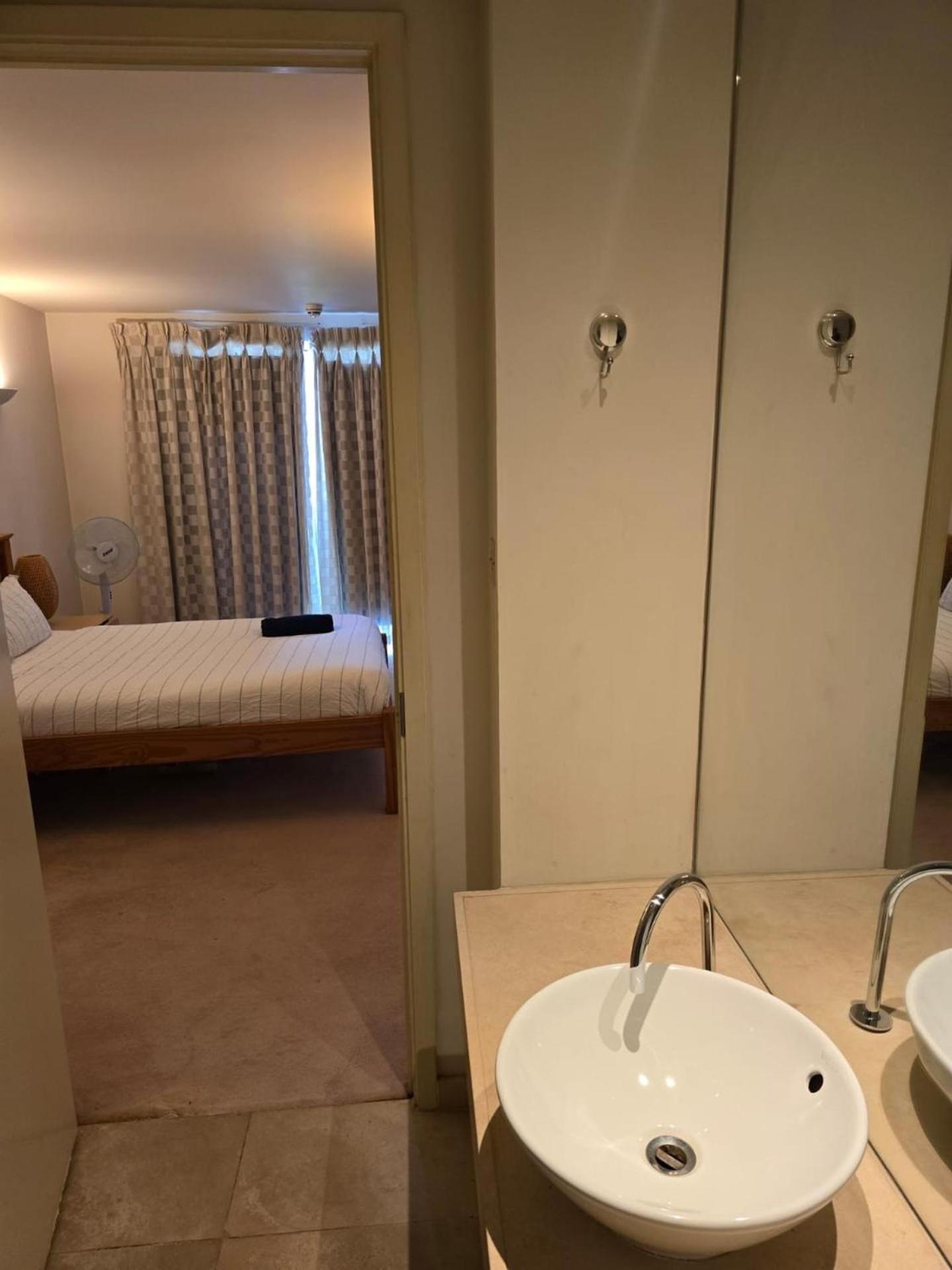 2 Bed Canary Wharf * London