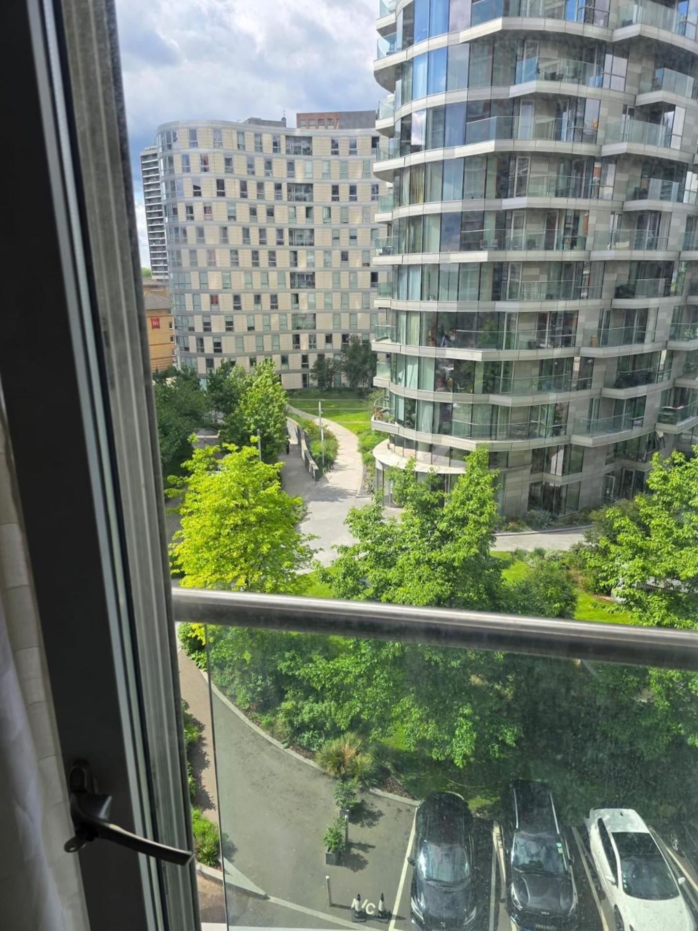 Apartment 2 Bed Canary Wharf London